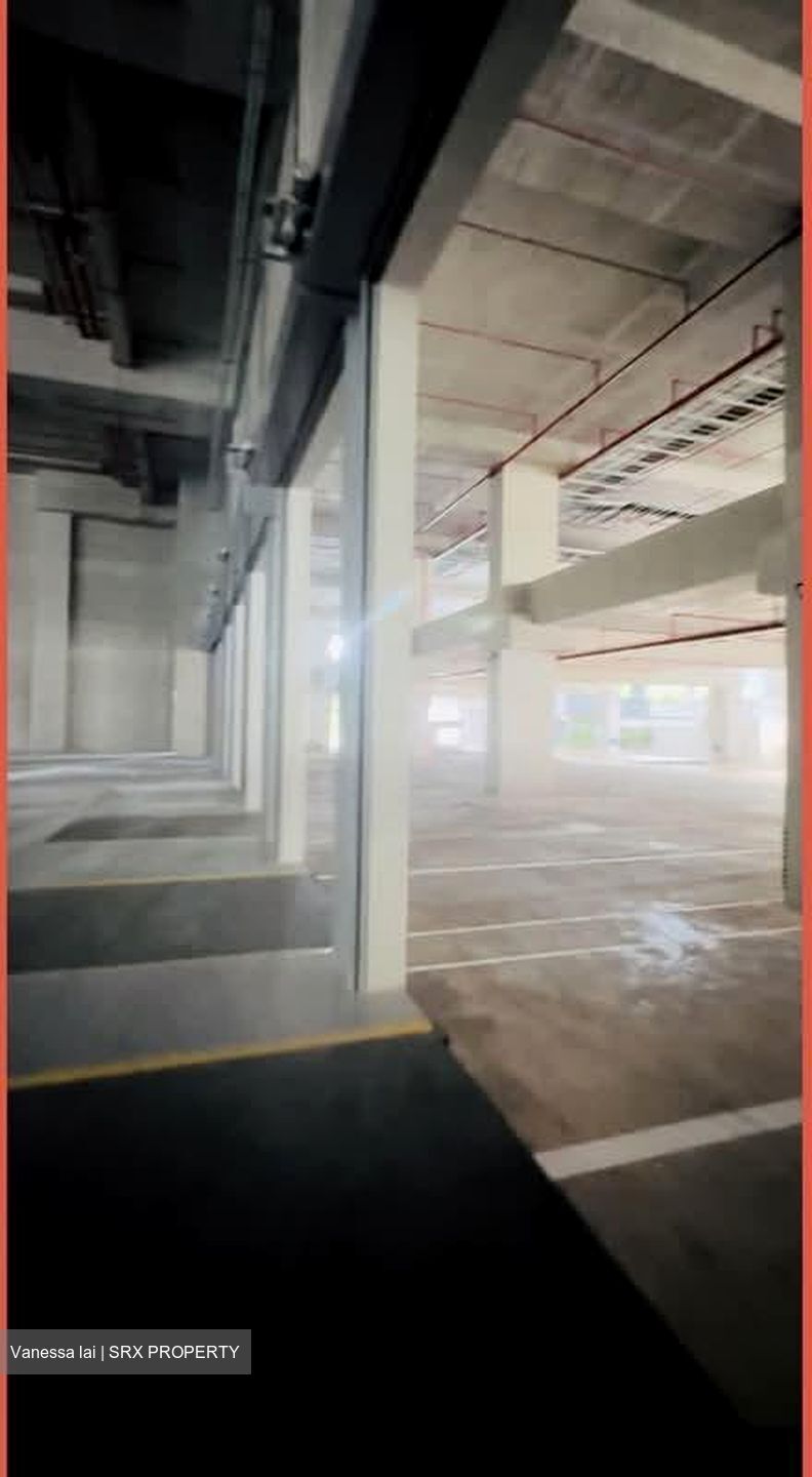 Toh Guan Centre (D22), Warehouse #581727031